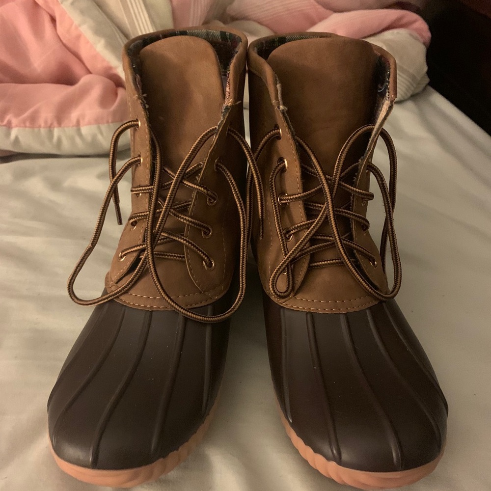 Duck boots